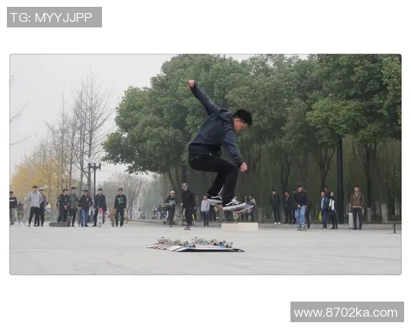 成都滑板队与杭州滑板队赛后复盘分析意识碰撞与战术对决